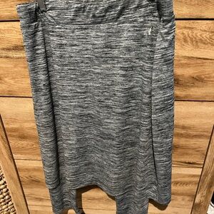 Snoga Gray Space-Dye Midi Skirt with Leggings